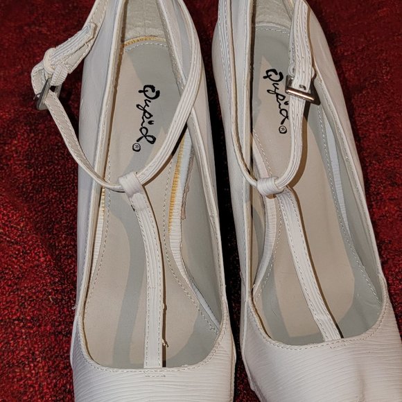 Qupid Mary Jane Peep Toe Heel - Picture 2 of 16